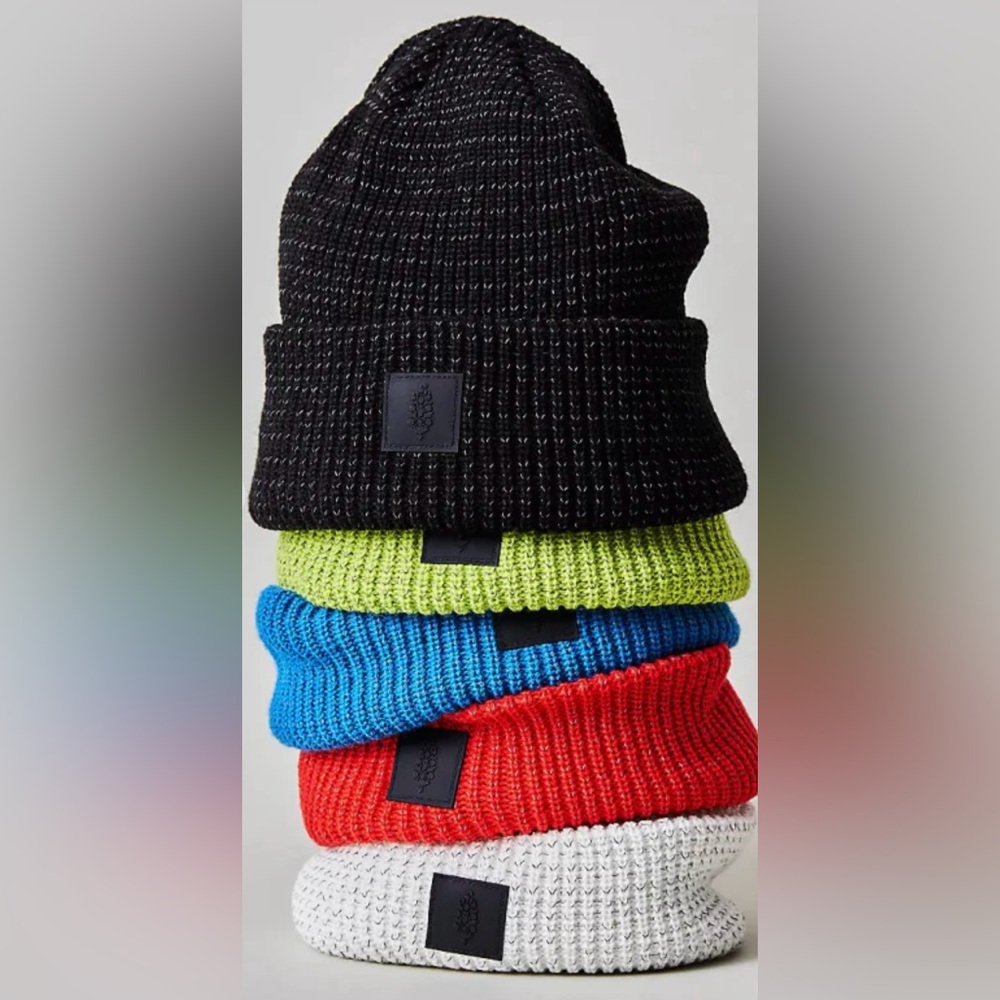 NWT Free People Movement Lets Race Fleece Lined Recycle Yarn Beanie in Black